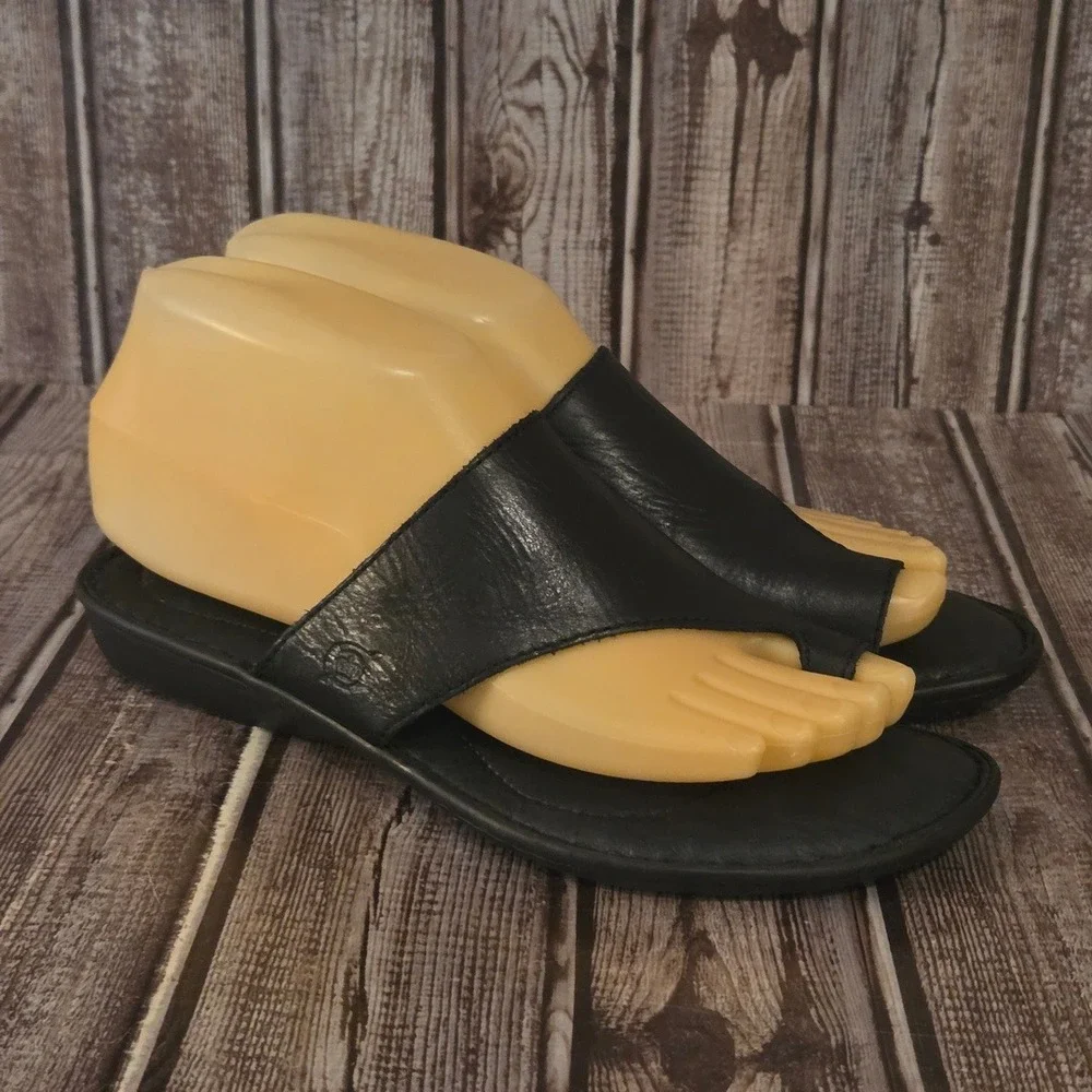 Sz 6 M Women Born Black Leather Toe Ring Flat Comfort Cushioned Slides Sandals